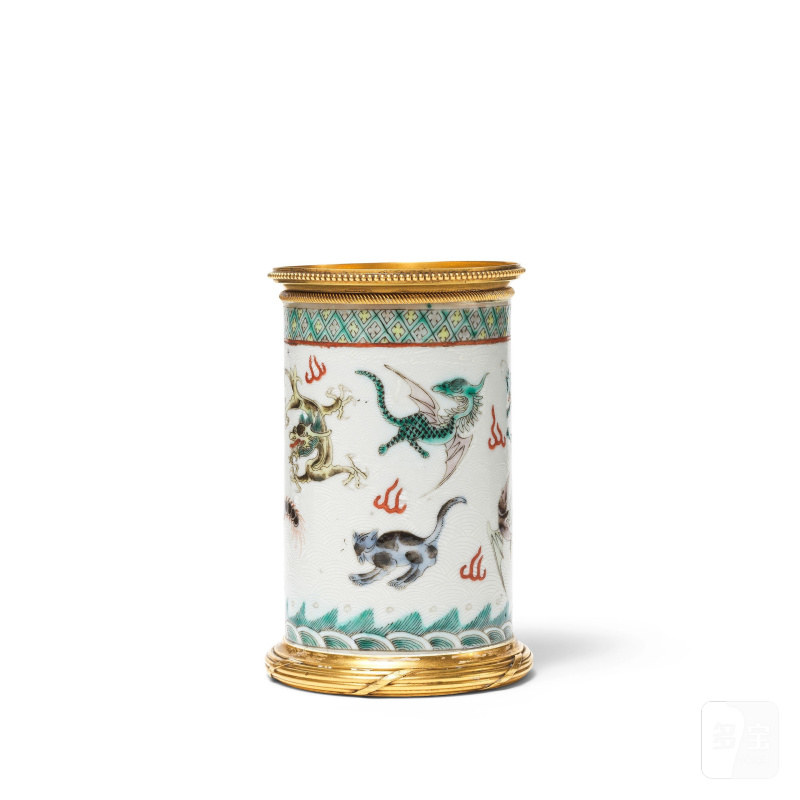 清 十九世紀 五彩海獸紋筆筒 | POT À PINCEAUX EN PORCELAINE DE LA FAMILLE VERTE - 图3